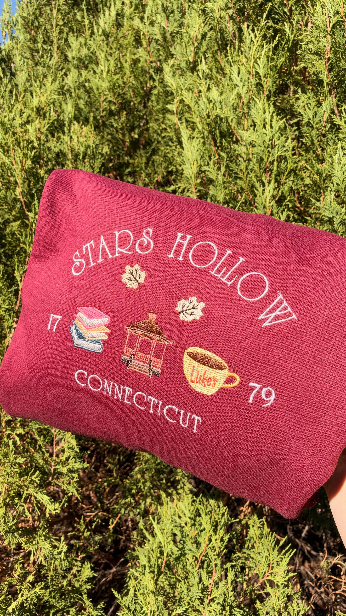 Star hollow embroidered crewneck sweater