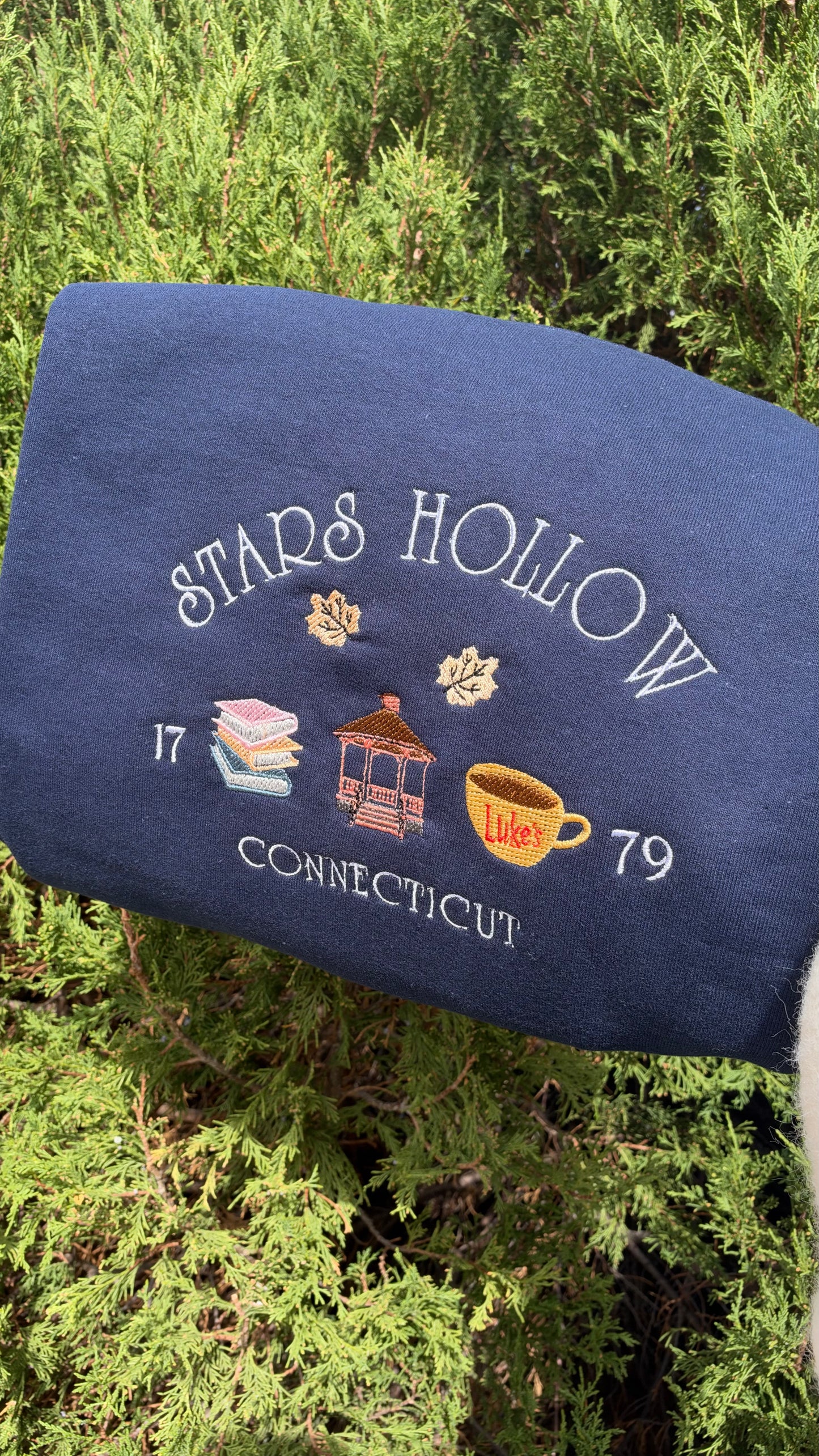 Star hollow embroidered crewneck sweater